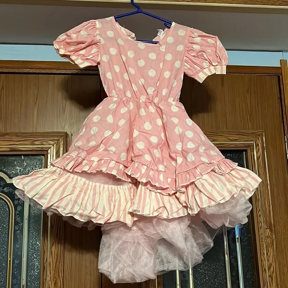 6 Little Girl Dress up Outfits